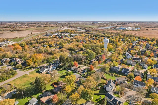 $255,000 | 390 Garfield Boulevard, Grayslake, IL 60030