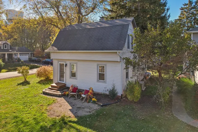 $255,000 | 390 Garfield Boulevard, Grayslake, IL 60030