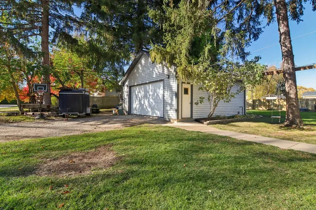 $255,000 | 390 Garfield Boulevard, Grayslake, IL 60030