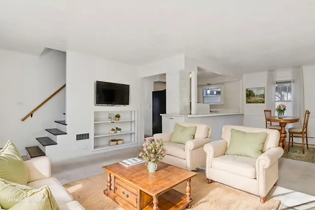 $255,000 | 390 Garfield Boulevard, Grayslake, IL 60030