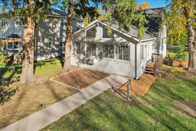 $255,000 | 390 Garfield Boulevard, Grayslake, IL 60030