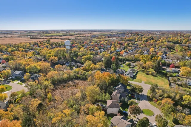 $255,000 | 390 Garfield Boulevard, Grayslake, IL 60030