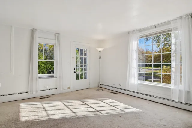 $255,000 | 390 Garfield Boulevard, Grayslake, IL 60030