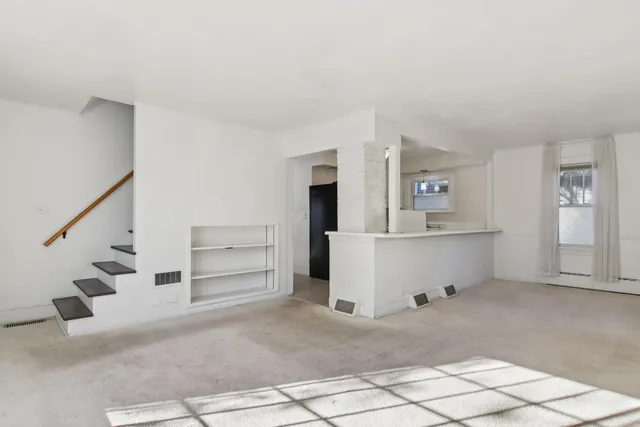 $255,000 | 390 Garfield Boulevard, Grayslake, IL 60030