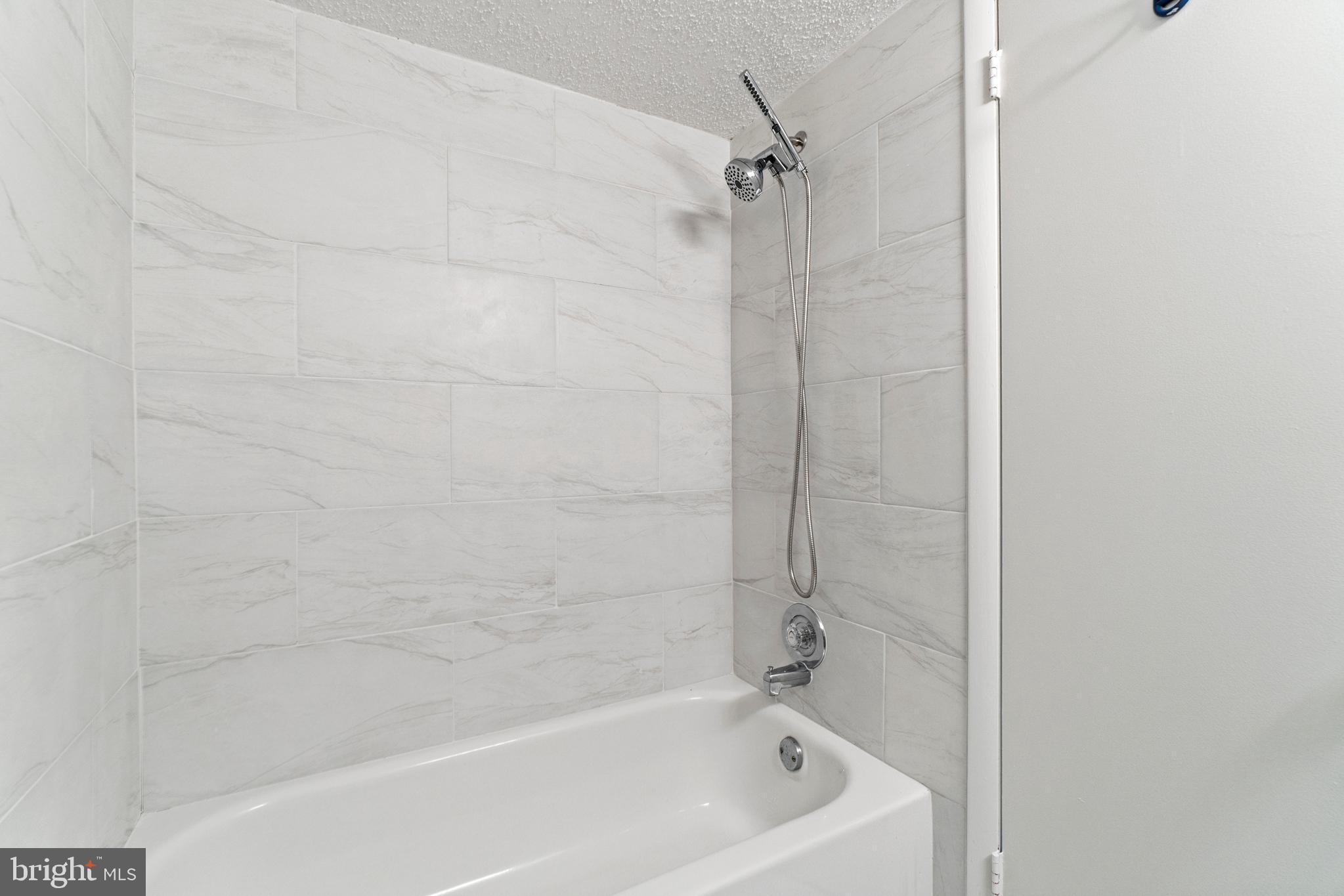 2 Regis Circle Sterling, VA 20164 - Photo 11 of 20 a bathroom with a bathtub