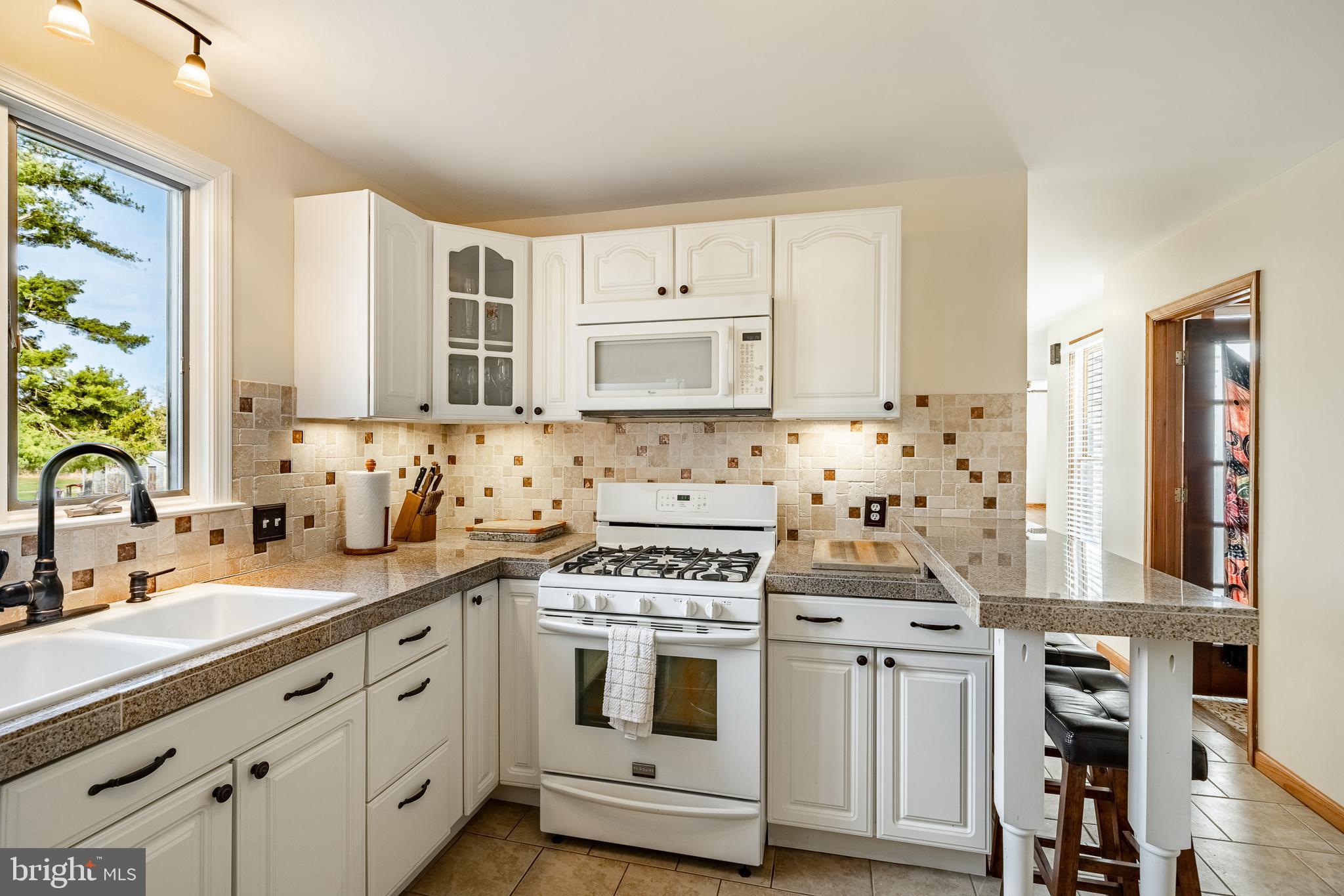 2190 East Buck Road Pennsburg, PA 18073 - Photo 27 of 42