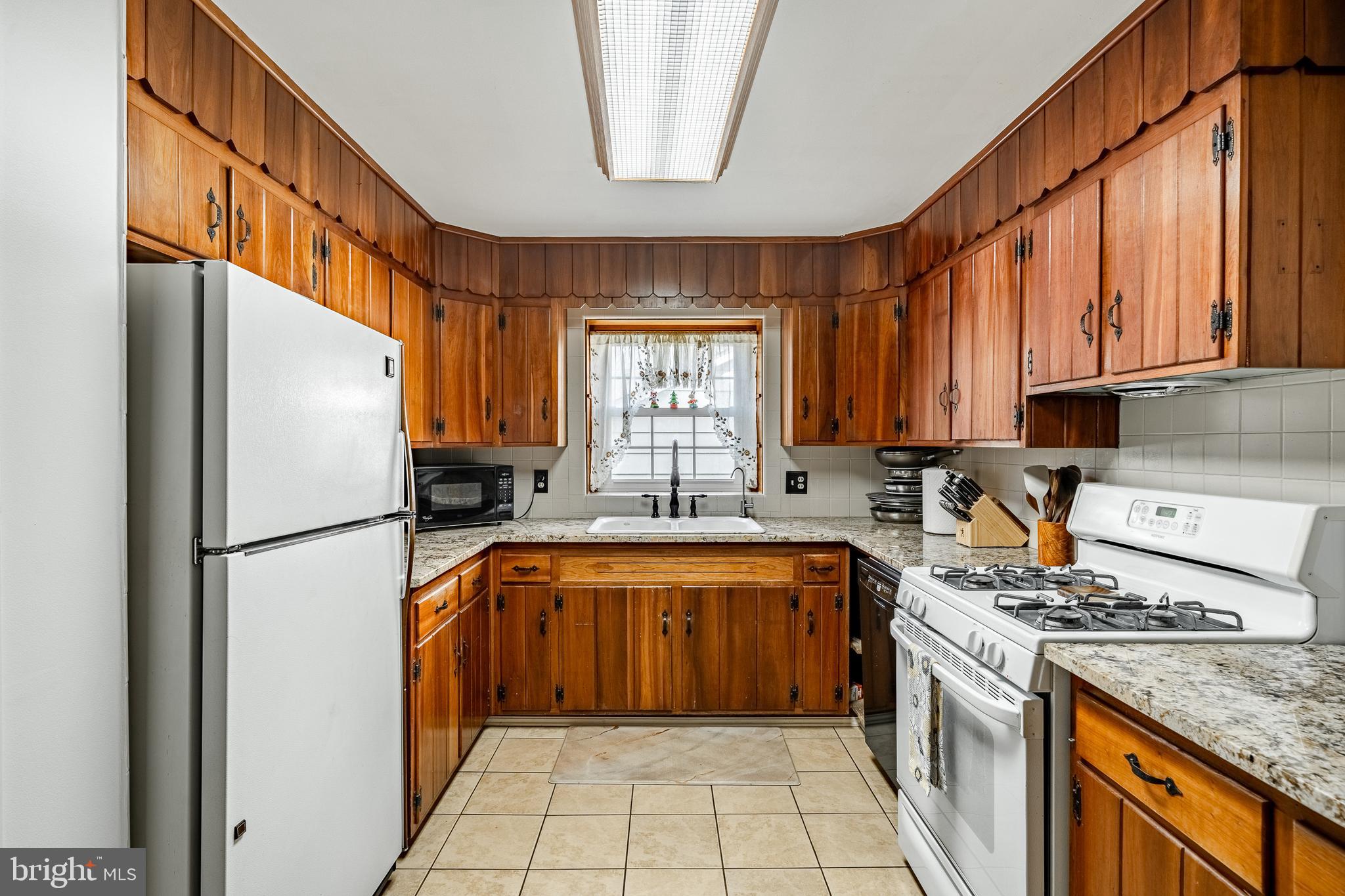 2190 East Buck Road Pennsburg, PA 18073 - Photo 6 of 42