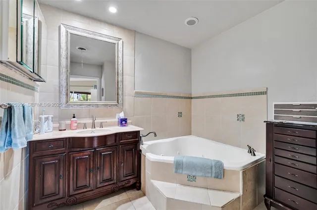 $6,900 | 4060 Northeast 26th Avenue, Lighthouse Point, FL 33064