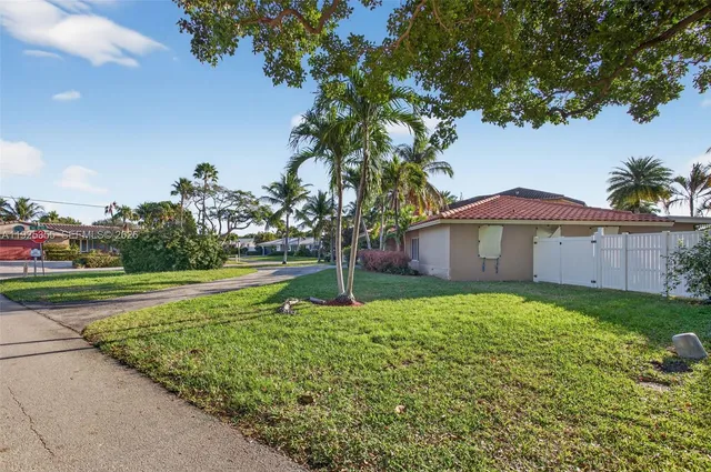 $5,900 | 4060 Northeast 26th Avenue, Lighthouse Point, FL 33064