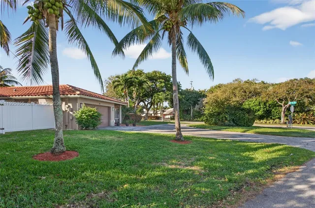 $5,900 | 4060 Northeast 26th Avenue, Lighthouse Point, FL 33064