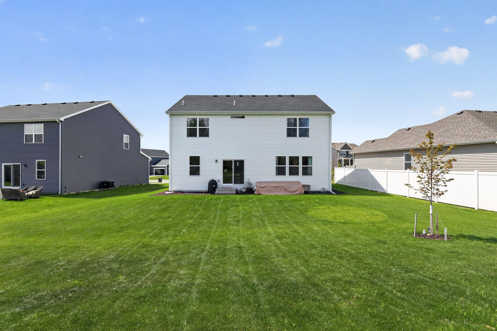 2912 Jackson Street Stoughton, WI 53589 - Photo 2 of 30
