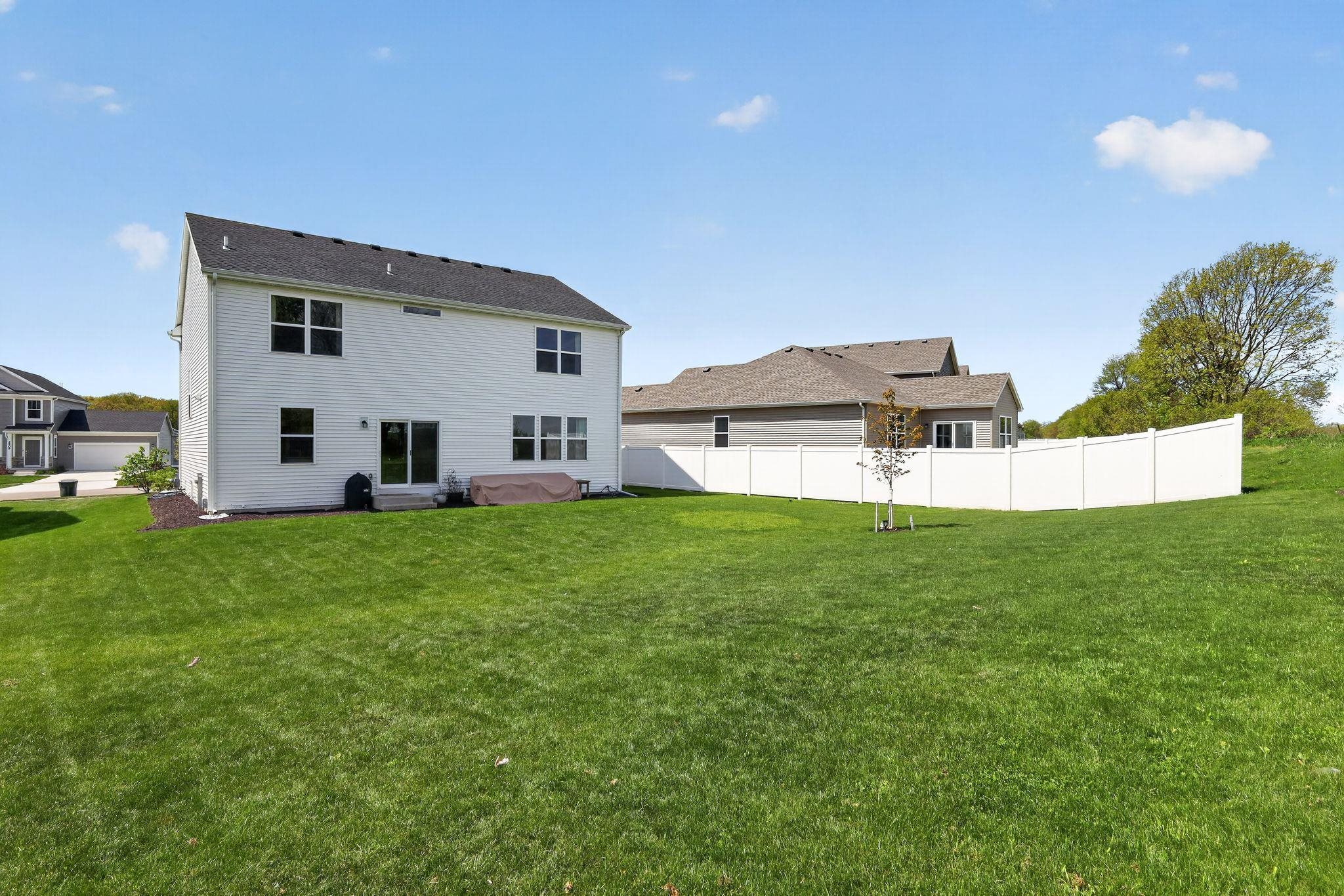 2912 Jackson Street Stoughton, WI 53589 - Photo 4 of 30
