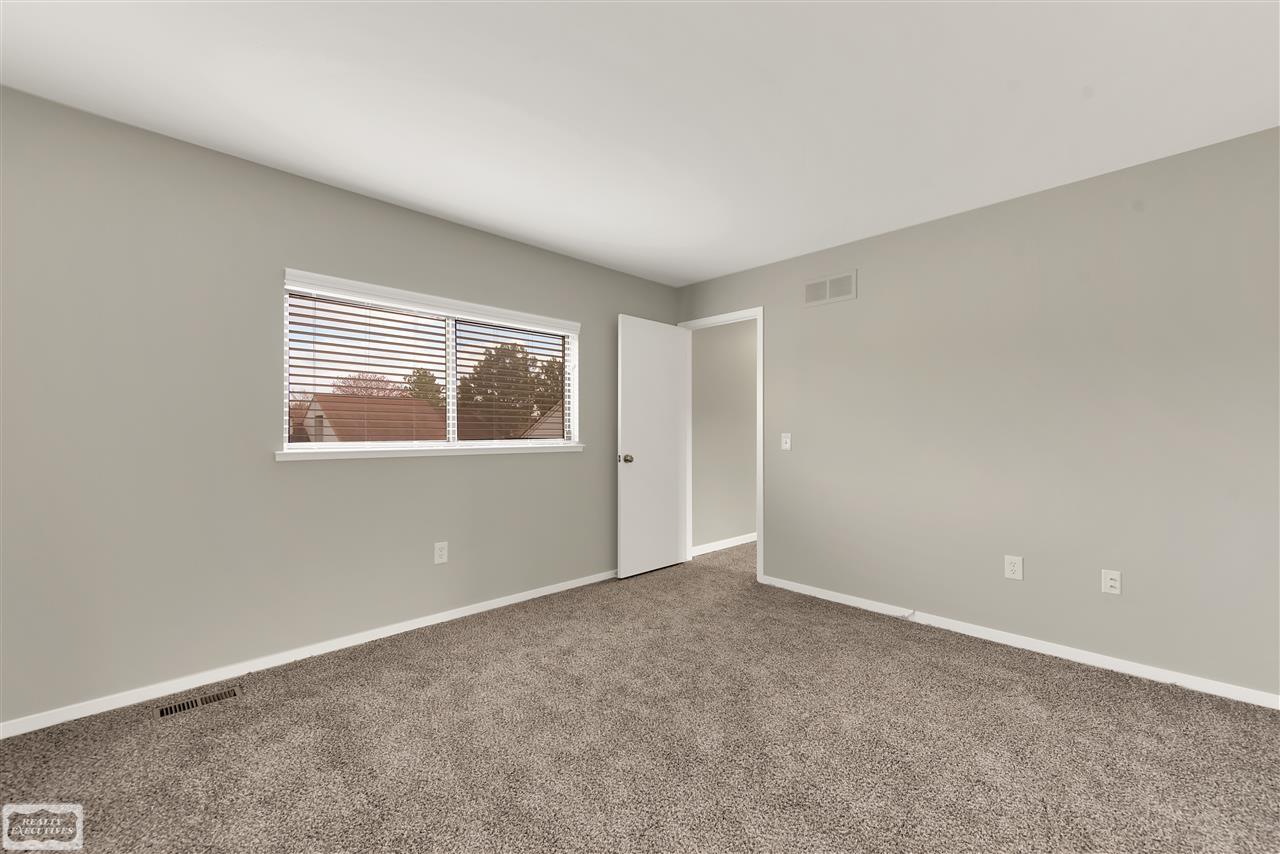 726 Hamilton Rochester, MI 48307 - Photo 23 of 33 50009742-23.JPG