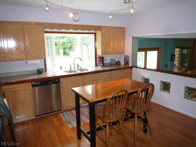 3647 Oak Road Stow, OH 44224 - Photo 3 of 25 Kitchen with Bayed window