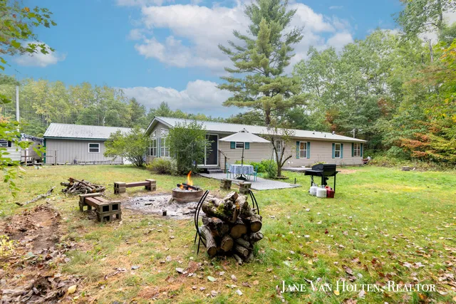 $249,900 | 20449 Gates Road, Howard City, MI 49329