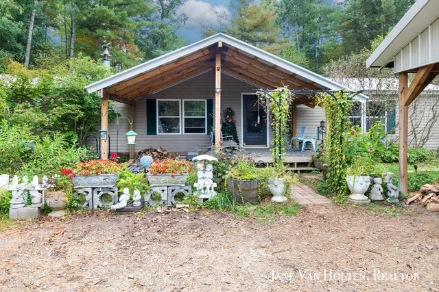 $249,900 | 20449 Gates Road, Howard City, MI 49329