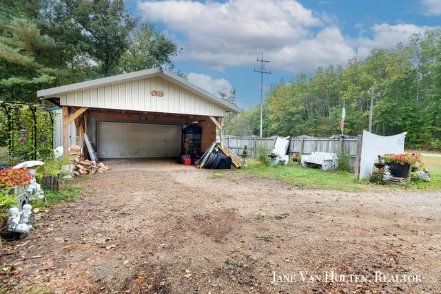 $249,900 | 20449 Gates Road, Howard City, MI 49329