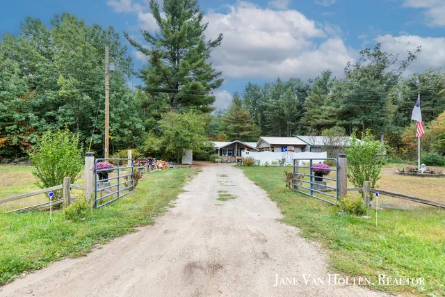$249,900 | 20449 Gates Road, Howard City, MI 49329