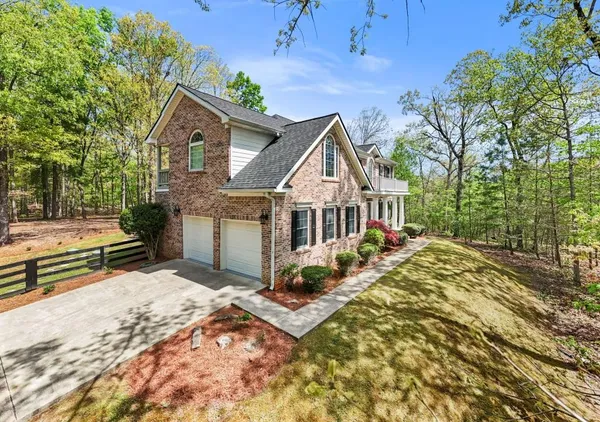 $835,500 | 302 Cove Lake Drive, Marble Hill, GA 30148