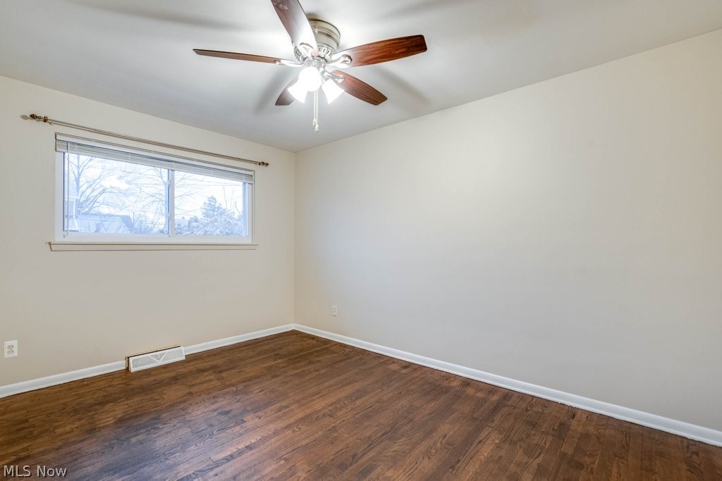 3033 Keswick Road Cleveland, OH 44120 - Photo 24 of 33