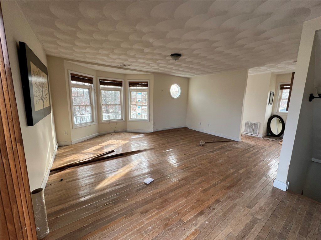 140 Lake View Road Cranston, RI 02920 - Photo 14 of 42