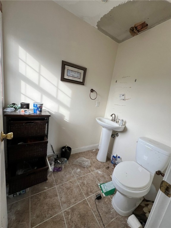 140 Lake View Road Cranston, RI 02920 - Photo 19 of 42