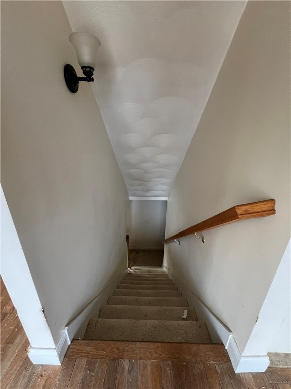 140 Lake View Road Cranston, RI 02920 - Photo 25 of 42