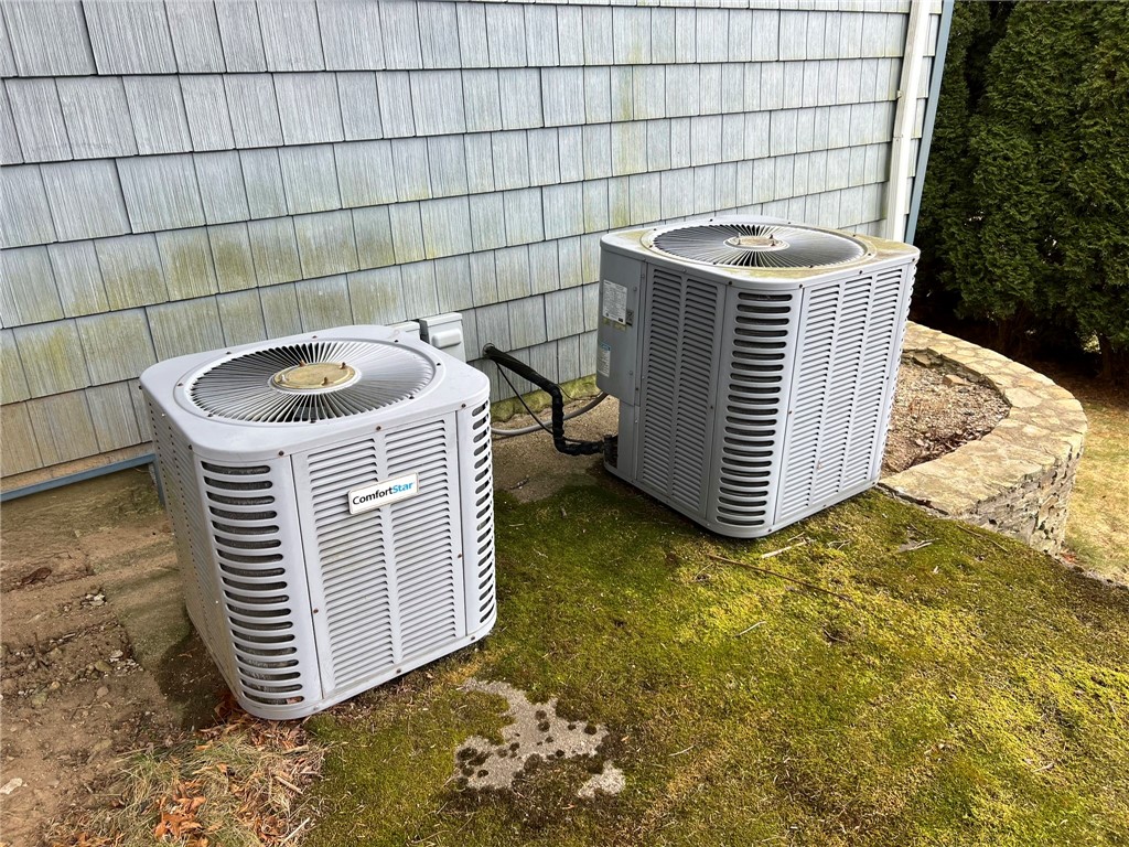 140 Lake View Road Cranston, RI 02920 - Photo 6 of 42