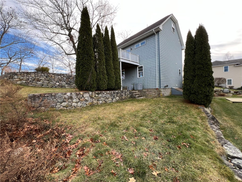 140 Lake View Road Cranston, RI 02920 - Photo 7 of 42