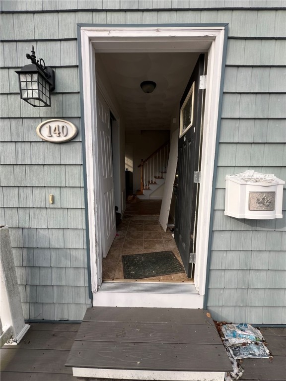 140 Lake View Road Cranston, RI 02920 - Photo 10 of 42