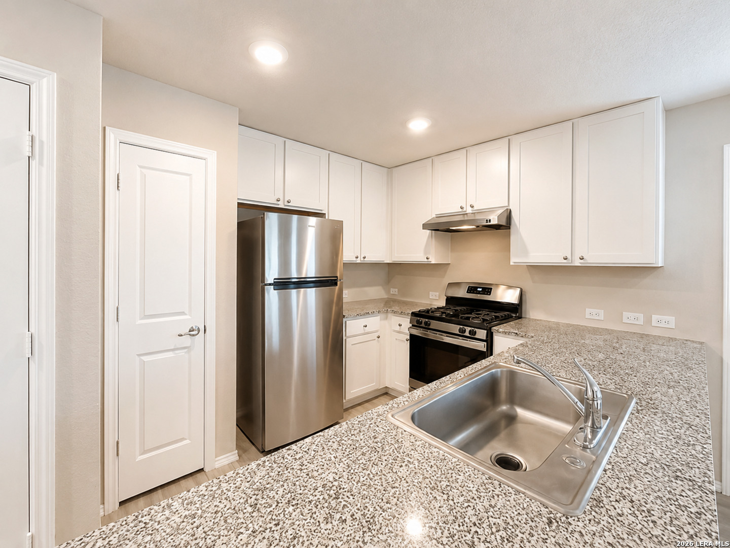 7326 Rosada Way San Antonio, TX 78218 - Photo 14 of 39