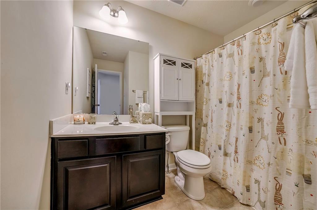 21 Roosevelt Drive McKees Rocks, PA 15136 - Photo 14 of 17 HALL BATH ON SECOND FLOOR