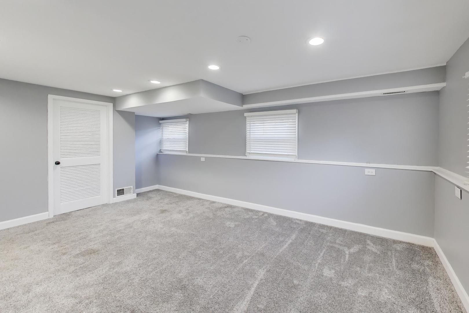 046 North Page Street Winfield, IL 60190 - Photo 20 of 32 a view of an empty room