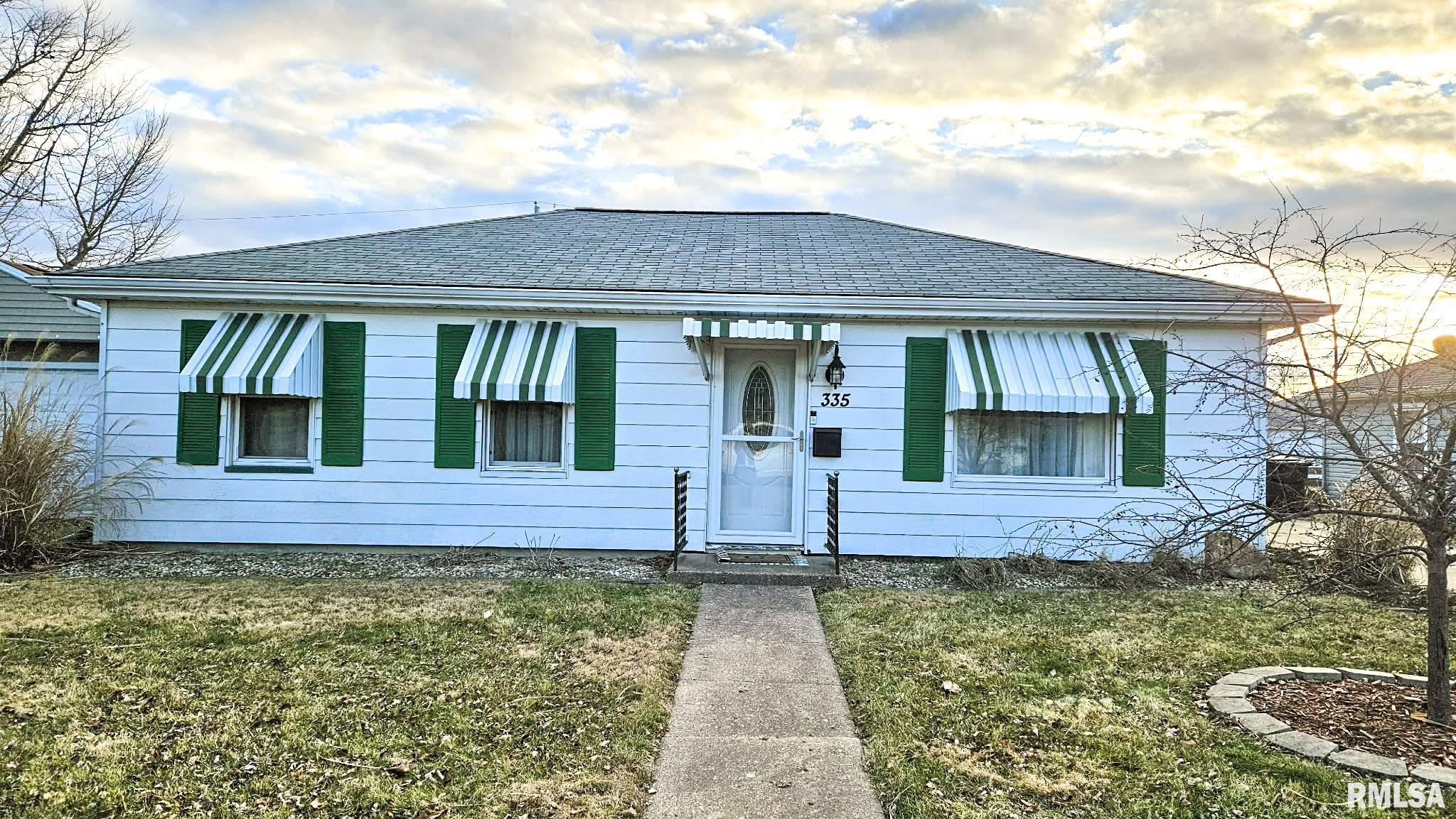 335 Iris Court Canton, IL 61520 - Photo 2 of 32