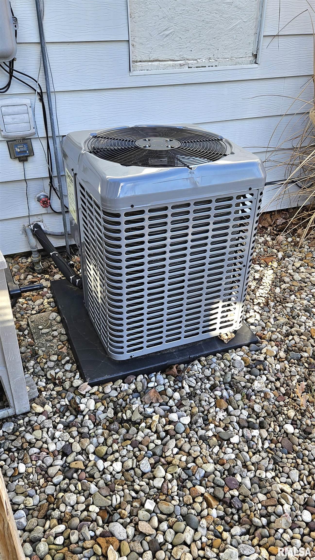 335 Iris Court Canton, IL 61520 - Photo 32 of 32