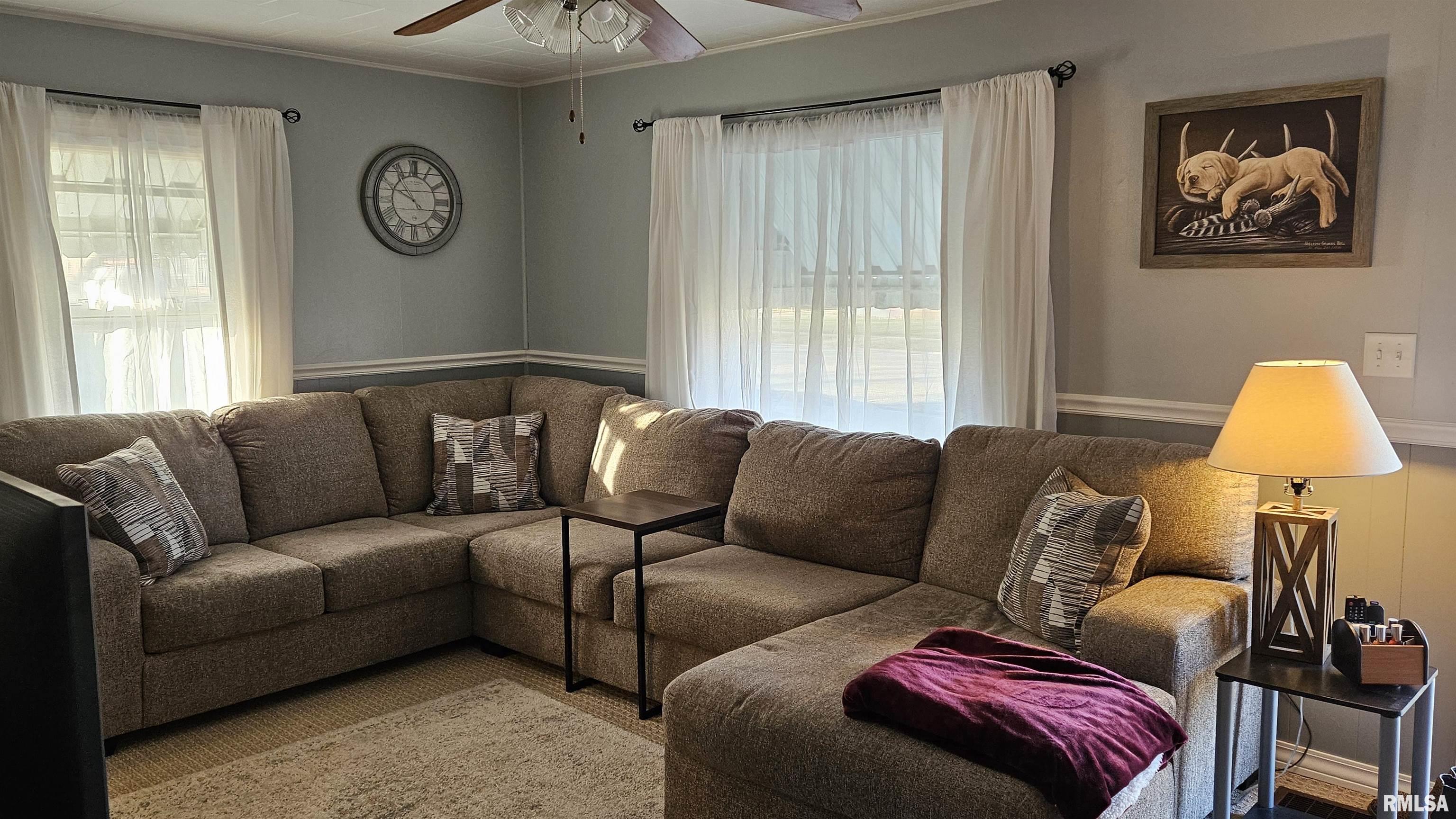 335 Iris Court Canton, IL 61520 - Photo 4 of 32