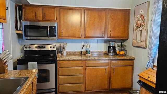 $130,000 | 335 Iris Court, Canton, IL 61520