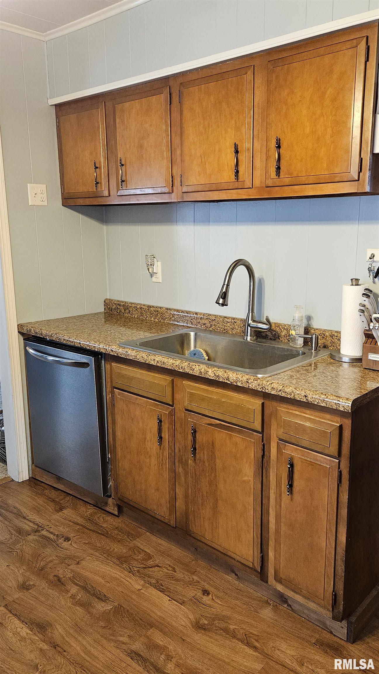 335 Iris Court Canton, IL 61520 - Photo 8 of 32