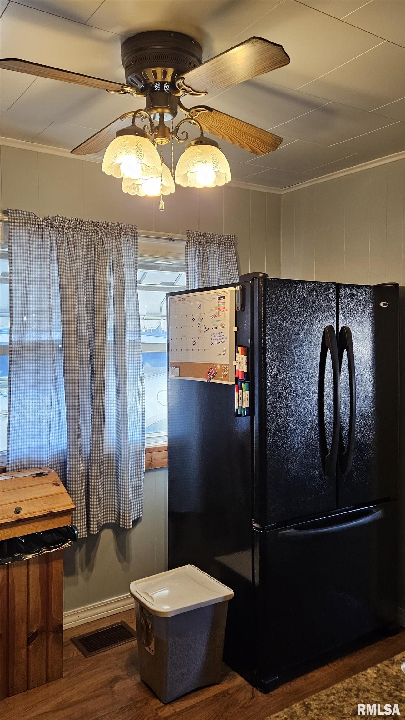 335 Iris Court Canton, IL 61520 - Photo 9 of 32