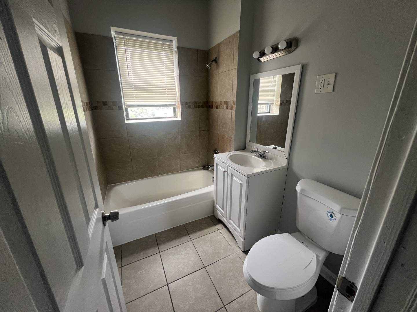 73 East 69th Street, Unit 2 Chicago, IL 60637 - Photo 7 of 7