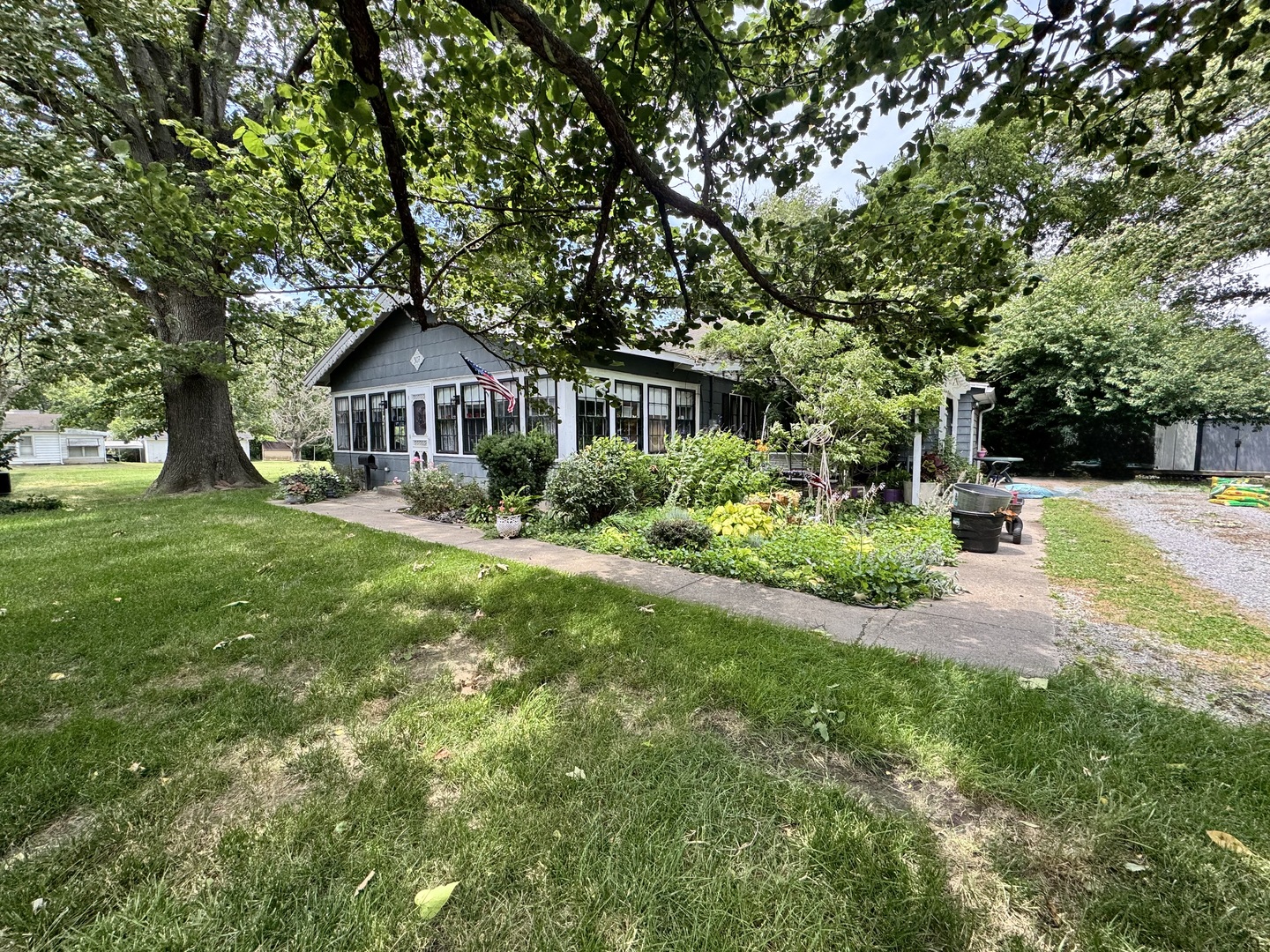 307 West Webster Street Benton, IL 62812 - Photo 4 of 33