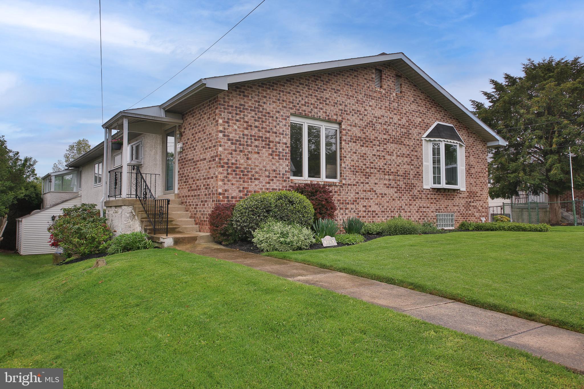 125 Bickley Road Glenside, PA 19038 - Photo 3 of 39 Manicured landscaping