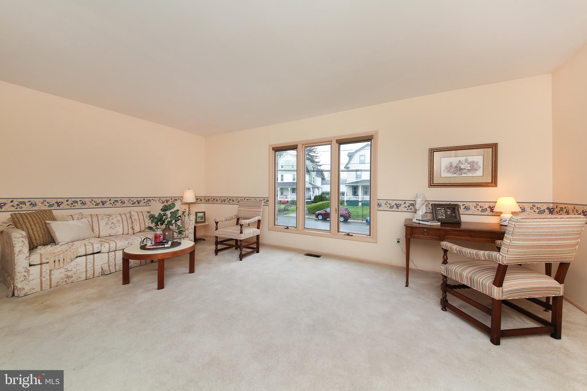 125 Bickley Road Glenside, PA 19038 - Photo 5 of 39 Living room
