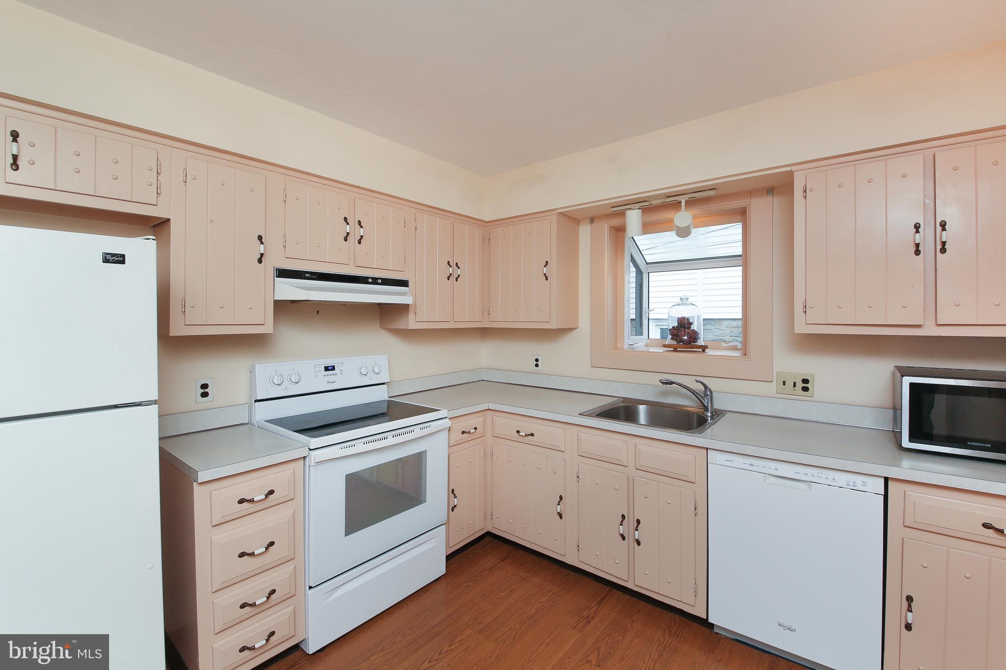 125 Bickley Road Glenside, PA 19038 - Photo 10 of 39 Kitchen with garden window