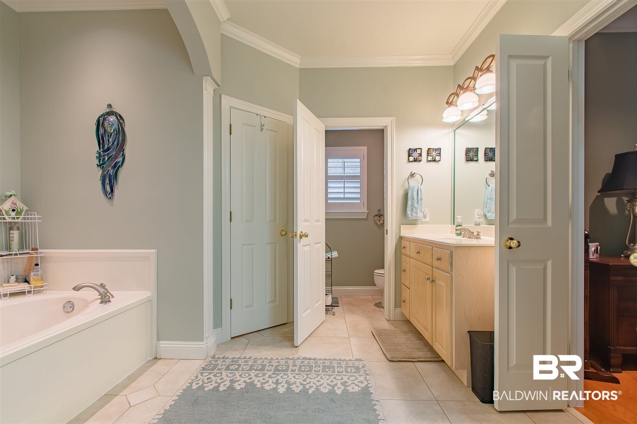 136 Easton Circle Fairhope, AL 36532 - Photo 22 of 41 Master Tub