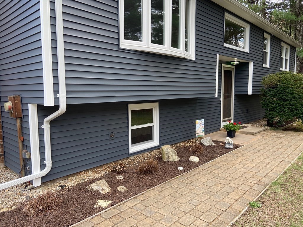 16 Hitching Post Road Amherst, MA 01002 - Photo 2 of 41 Gallery Image 2