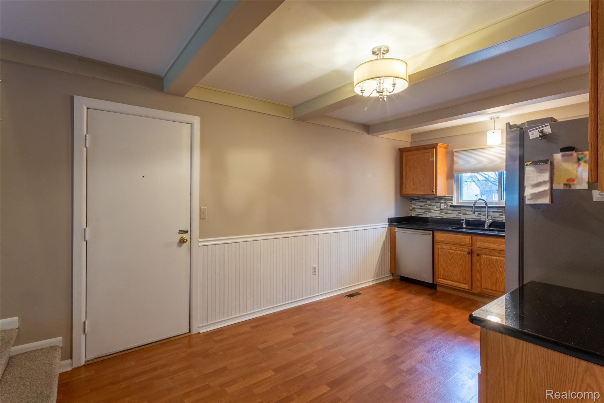 41845 Old Bridge Road Canton, MI 48188 - Photo 14 of 40 41845 Old Bridge-Entry-Kitchen-14.jpg
