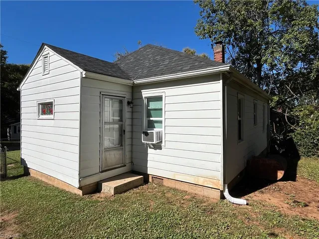 $970 | 111 North Cameron Avenue, Winston-Salem, NC 27101