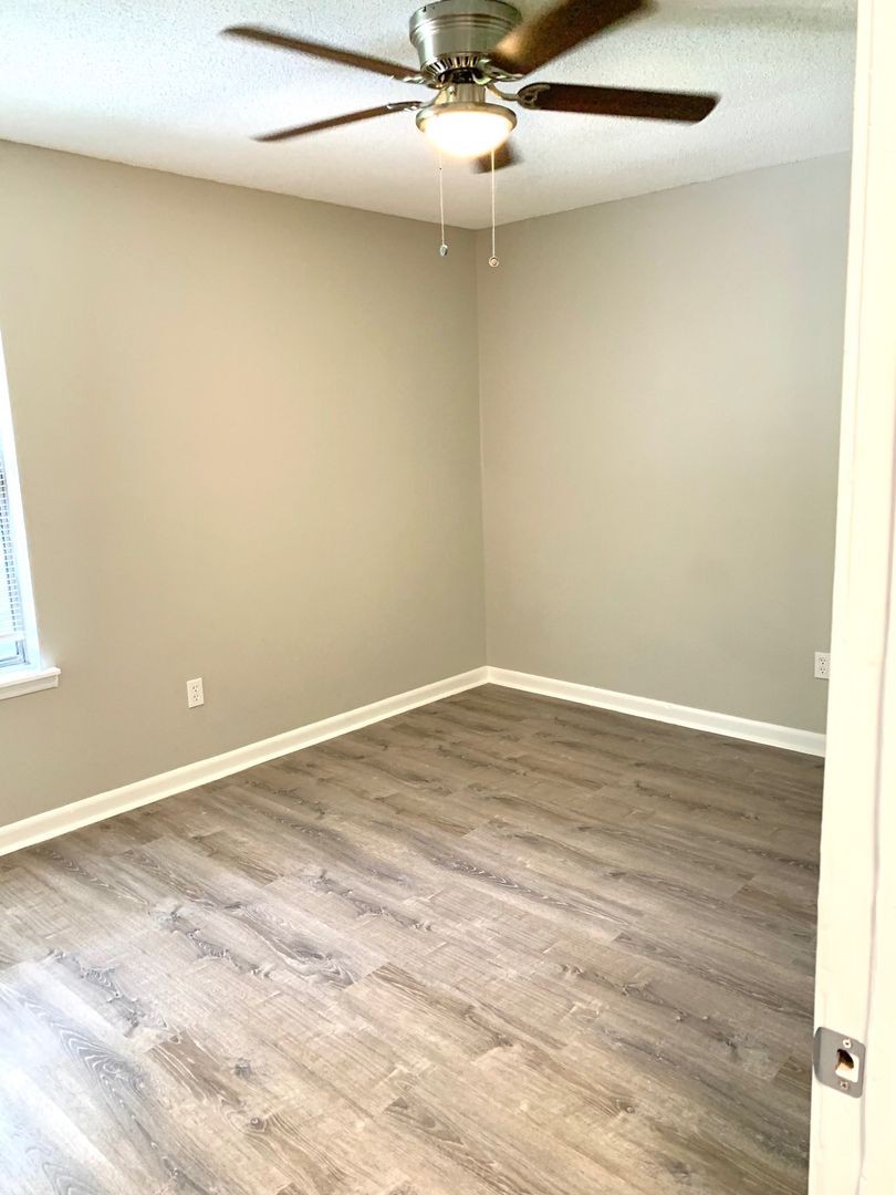 208 State Line Road Clarksville, TN 37042 - Photo 11 of 23 an empty room with a workbench
