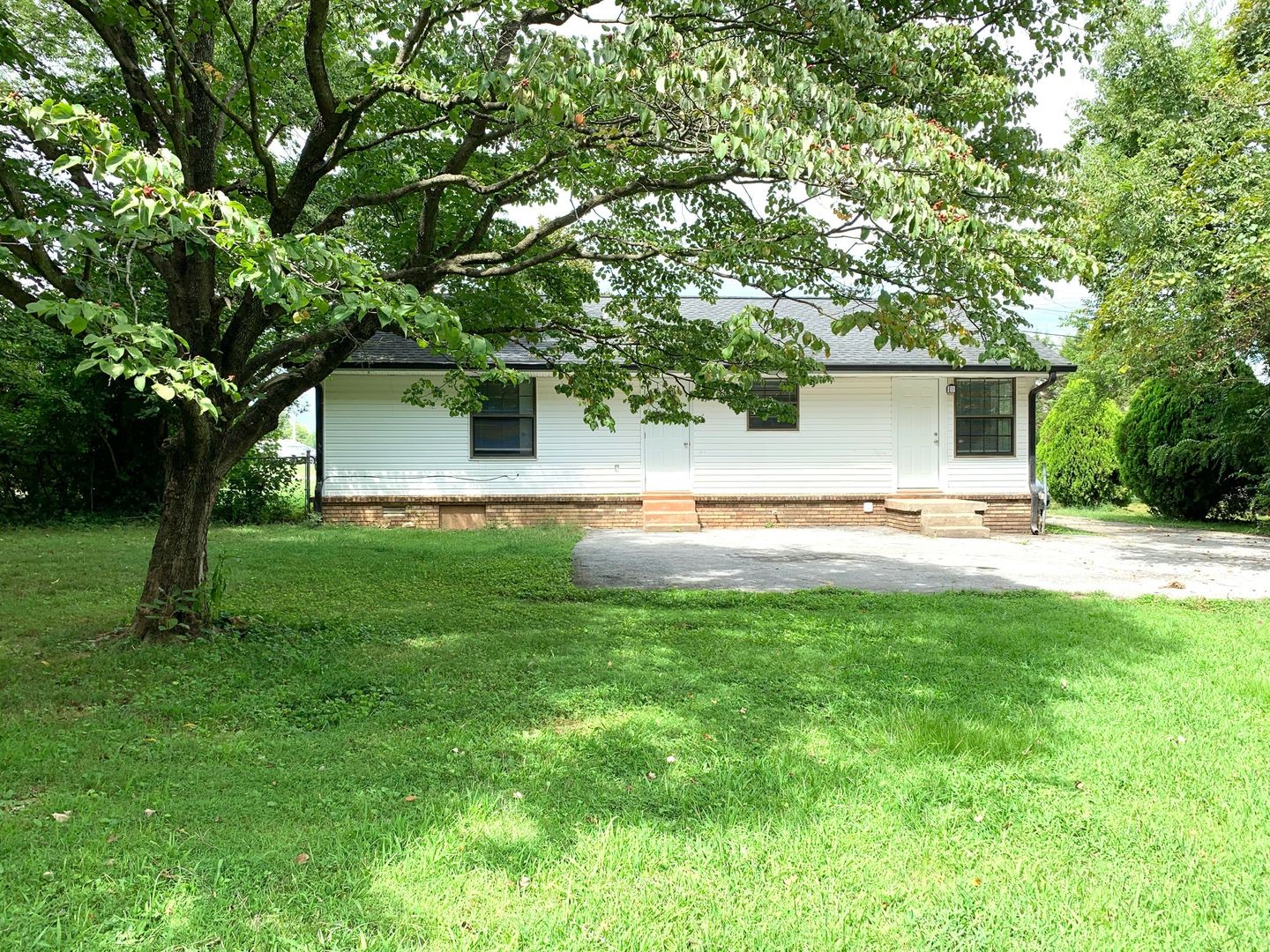 208 State Line Road Clarksville, TN 37042 - Photo 22 of 23 a front view of house with yard and trees
